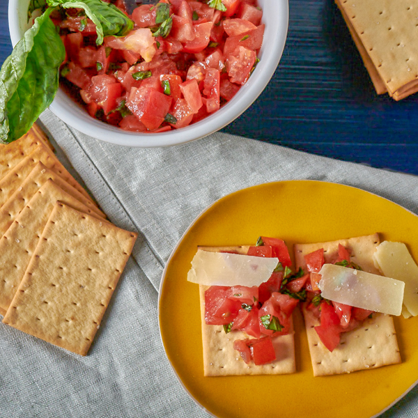 Hors d'Oeuvre Crackers : Olive Oil & Sea Salt 6-Pack